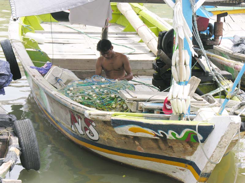  FOTO: Nelayan hentikan aktivitasnya