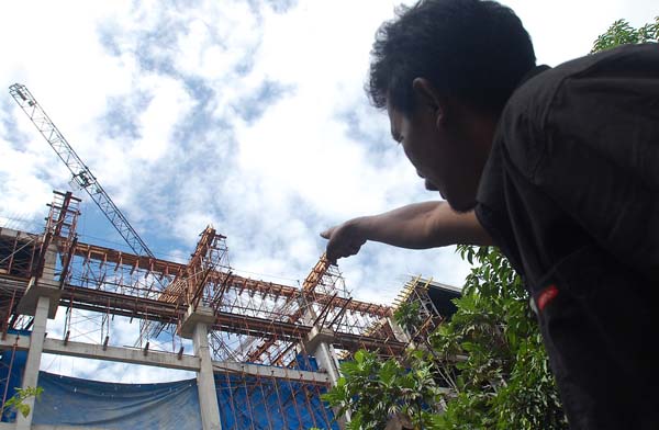  FOTO:Beton Trans Studio Ambruk