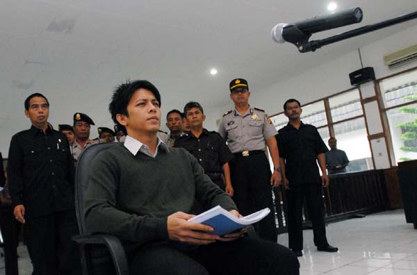  FOTO: Pembelaan Ariel di sidang