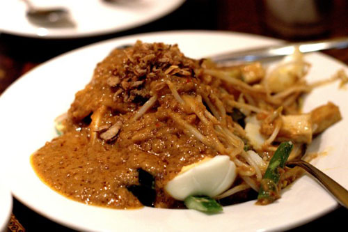  Kemana Wisata Kuliner di Bandung Weekend Ini? (2) - Lotek &amp; Gado-Gado