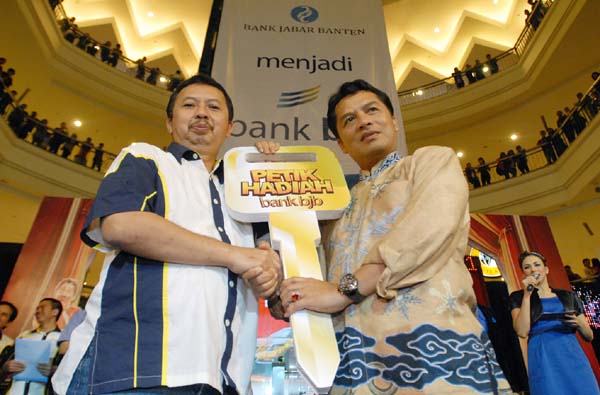  FOTO: Petik hadiah Bank bjb di Bandung