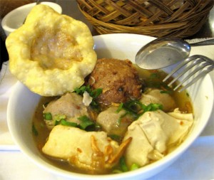  Kemana Wisata Kuliner di Bandung Weekend ini? - Bakso Malang dan Mie Kocok