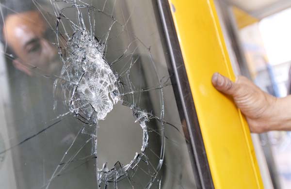  FOTO: Kereta dirusak oknum pendukung sepak bola