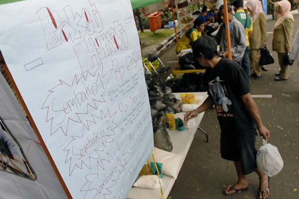  FOTO: Bazar sembako murah di Bandung