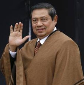  SBY melayat ke rumah duka Adjie Massaid