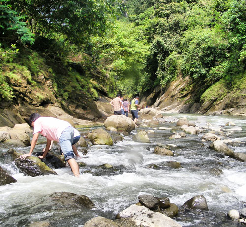  Asiknya berpetualang memecah misteri Sungai Ciranto  