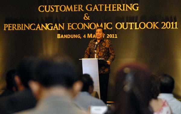  FOTO: Economic outlook Bank Mega 2011