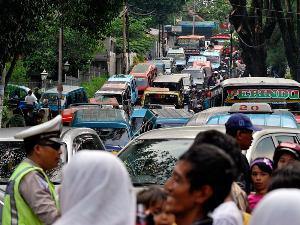  Jalur Puncak Bogor diberlakukan satu arah