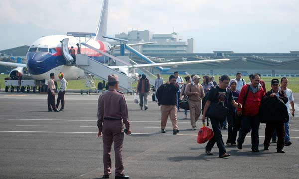  FOTO: Penumpang udara turun