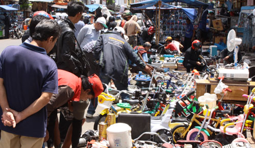  Berburu barang bekas murah di pasar loak Astana Anyar