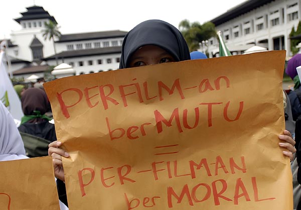  FOTO: Demo eksploitasi wanita di perfilman nasional