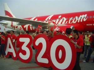  Airbus A320 milik AirAsia mulai darati Bandara Husein Bandung