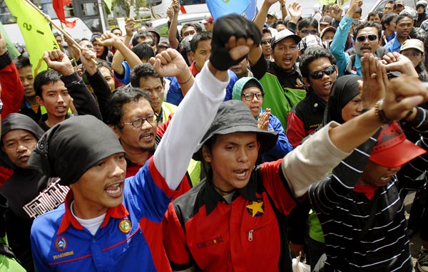  FOTO: Buruh Tangerang tuntut kenaikan upah