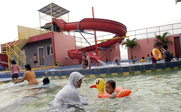  FOTO: Wisata air Metro Fantasi Waterpark