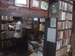  Perpustakaan Batu Api, sewakan buku dan film pergerakan