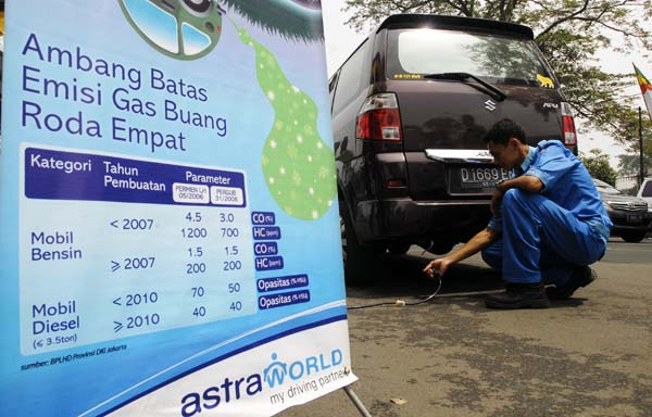  FOTO: Uji emisi gratis di sepanjang Jl. Dipenogoro Bandung