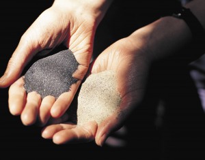  Penambang pasir di Jabar selatan diduga keruk titanium