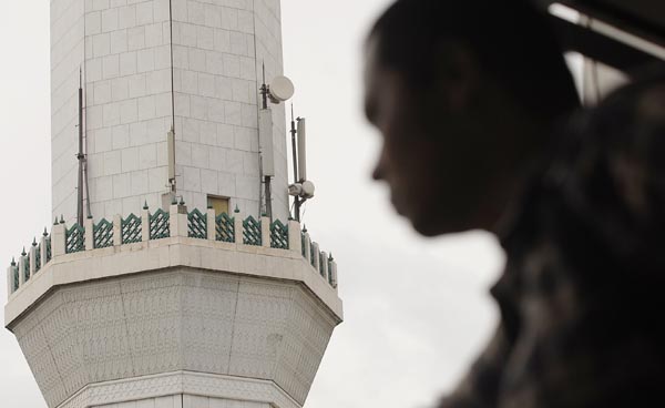  FOTO: Menara Masjid Raya Agung Bandung dipenuhi BTS