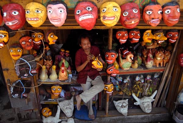  FOTO: Perajin topeng khas Cirebon