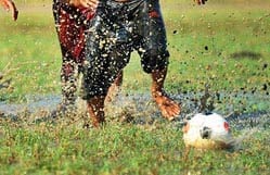  Kabar sepak bola: Persib harus latihan di sawah