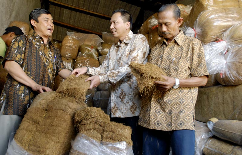  FOTO: Hibah komputer tingkatkan pengetahuan petani tembakau