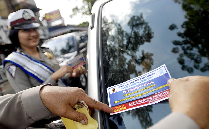  FOTO: Polrestabes Bandung sosialisasikan safety driving