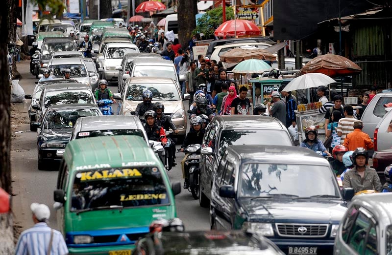  FOTO: Kendaraan memadati Jalan Cihampelas saat libur panjang