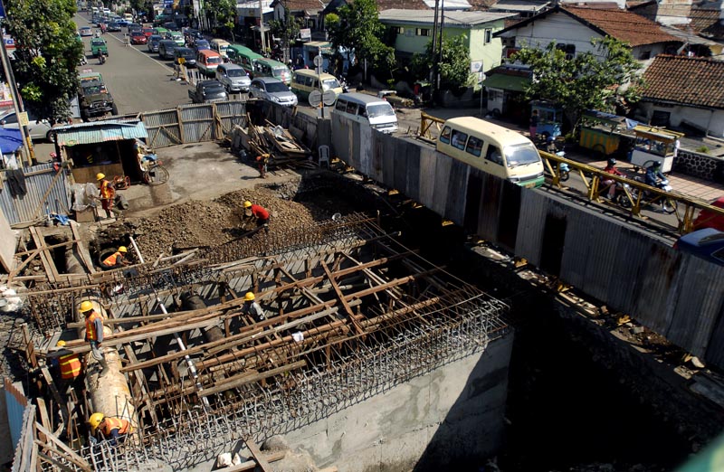  FOTO:Warga keluhkan lambatnya perbaikan jembatan Jl Padjadjaran Bandung