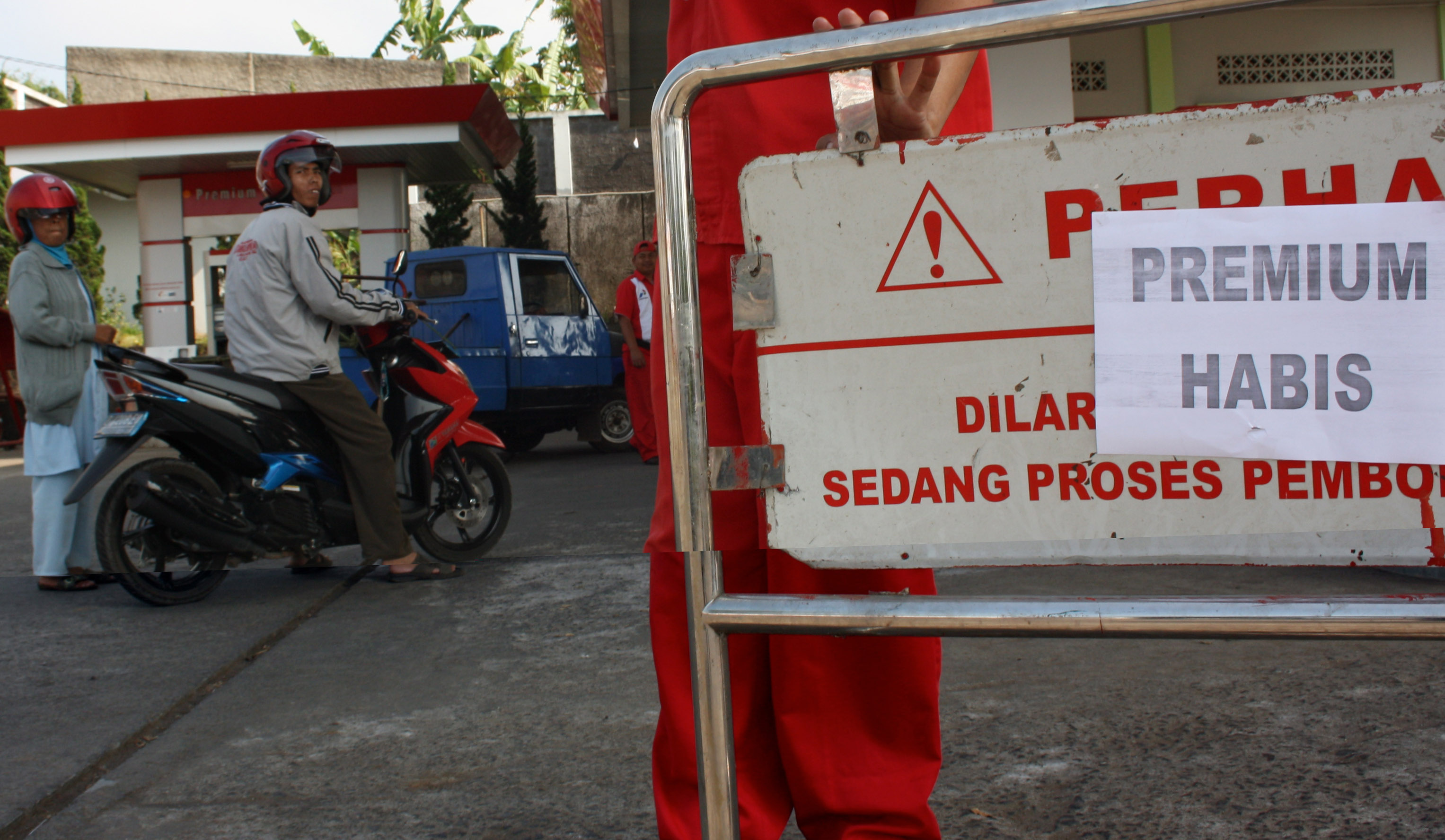  FOTO: Premium di SPBU Garut habis