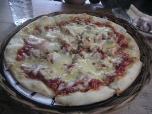  Menu pizza Warung Laos, rasanya memang raos