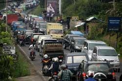  Libur sekolah, bus wisata padati jalur Puncak 