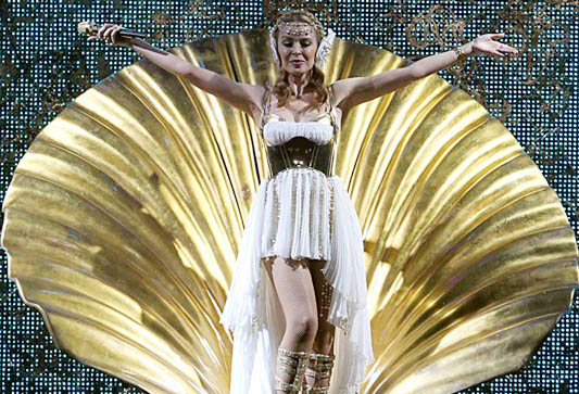  FOTO: Konser Kylie Minogue bius penonton