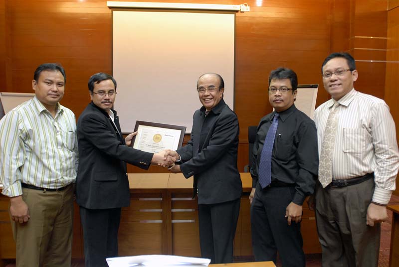  FOTO: Bank BJB Syariah raih Banking Efficiency Award 2011