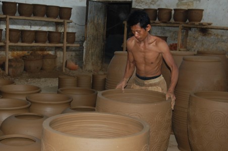  FOTO: Pasar keramik Plered kembali bergairah