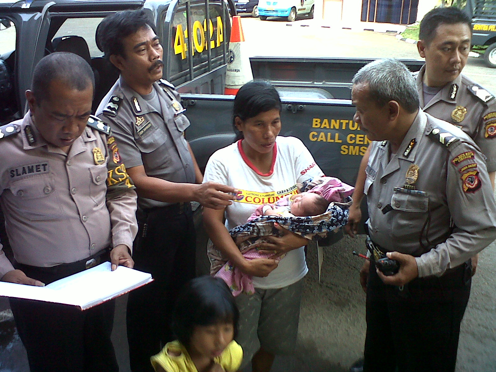  FOTO: Penemuan bayi di Terminal Harjamukti Cirebon