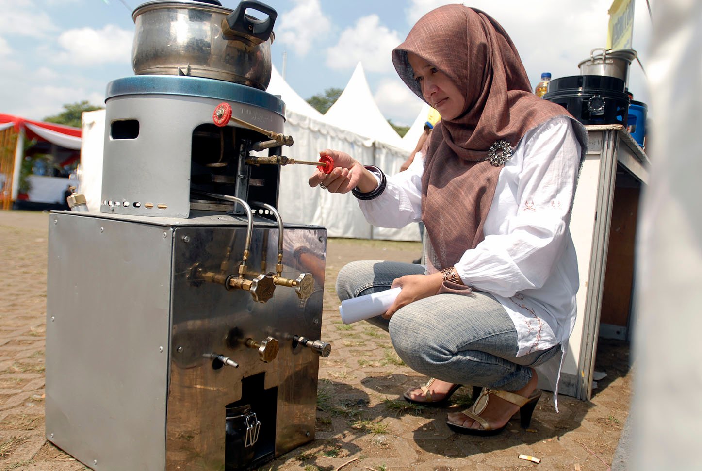  FOTO: Kompor berbahan bakar air dan solar