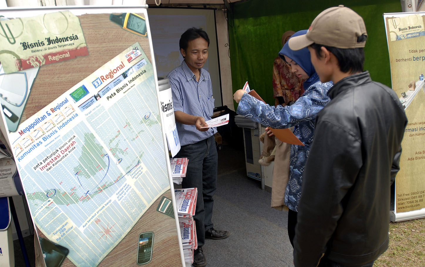  FOTO: Bisnis Indonesia bagikan Hape Bandung gratis 