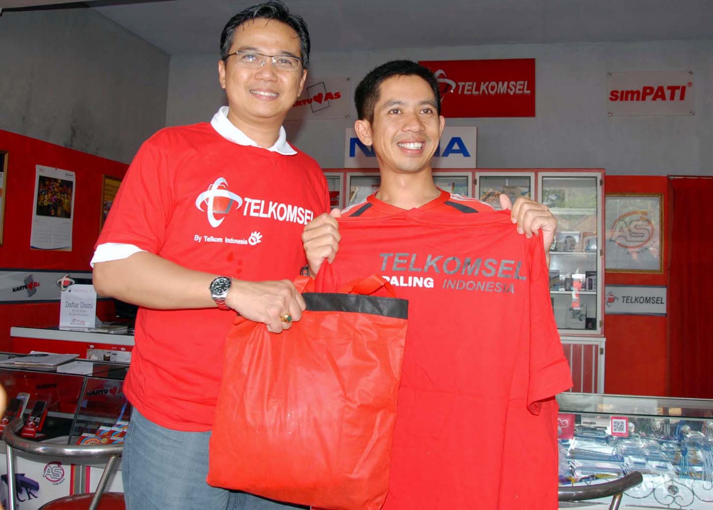  FOTO: Outlet Merah Mandiri Askomunika peroleh apresiasi dari Telkomsel