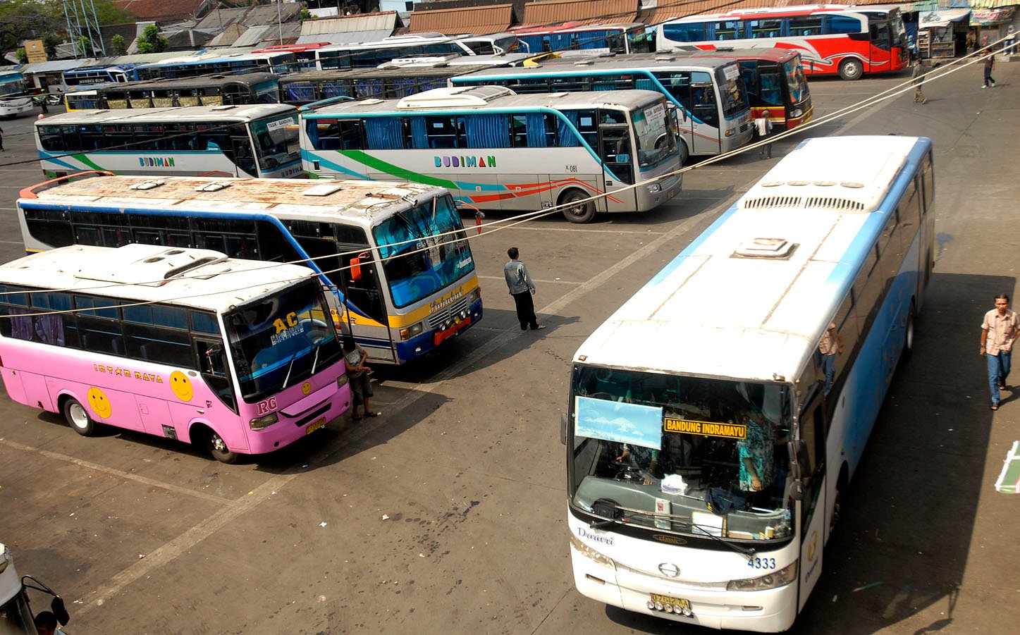  FOTO: Bantuan bus untuk pemda 637 unit