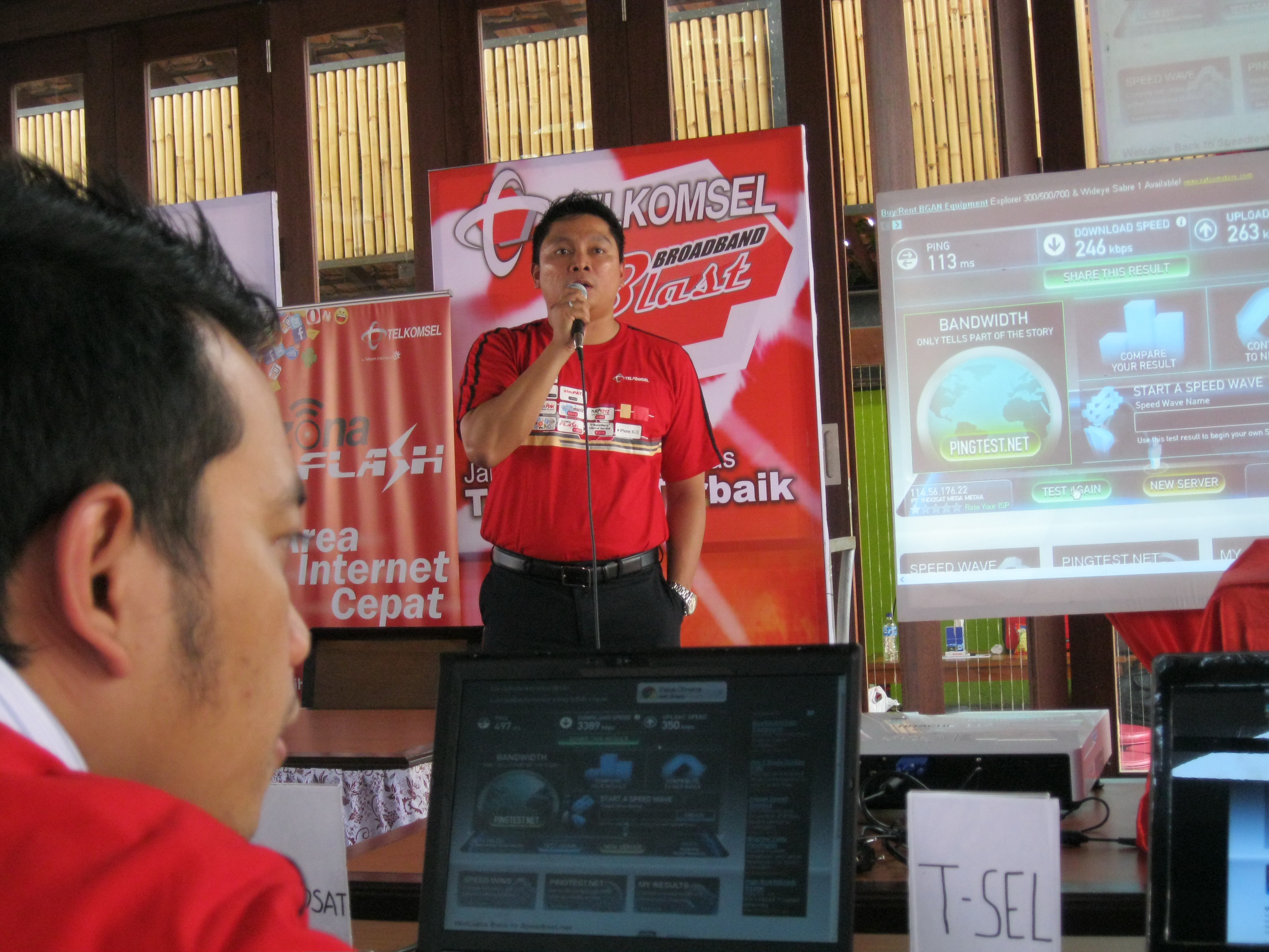  FOTO: Trafik Internet Telkomsel Jabar naik 200%