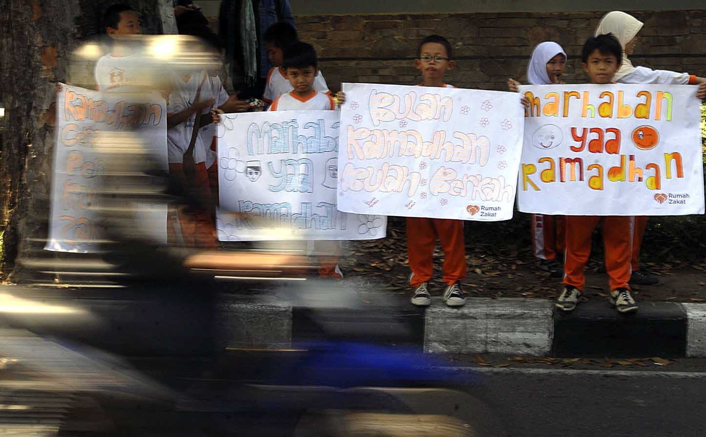  FOTO: Aksi simpatik menyambut Ramadan