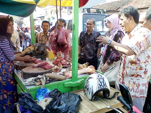  FOTO: Harga daging naik, stok aman