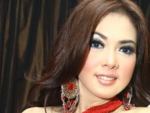  Kabar Hiburan: Syahrini jalankan wasiat mendiang ayah