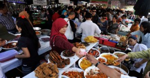  Community Hijab Cirebon agendakan pemberian ta'jil dan paket parsel