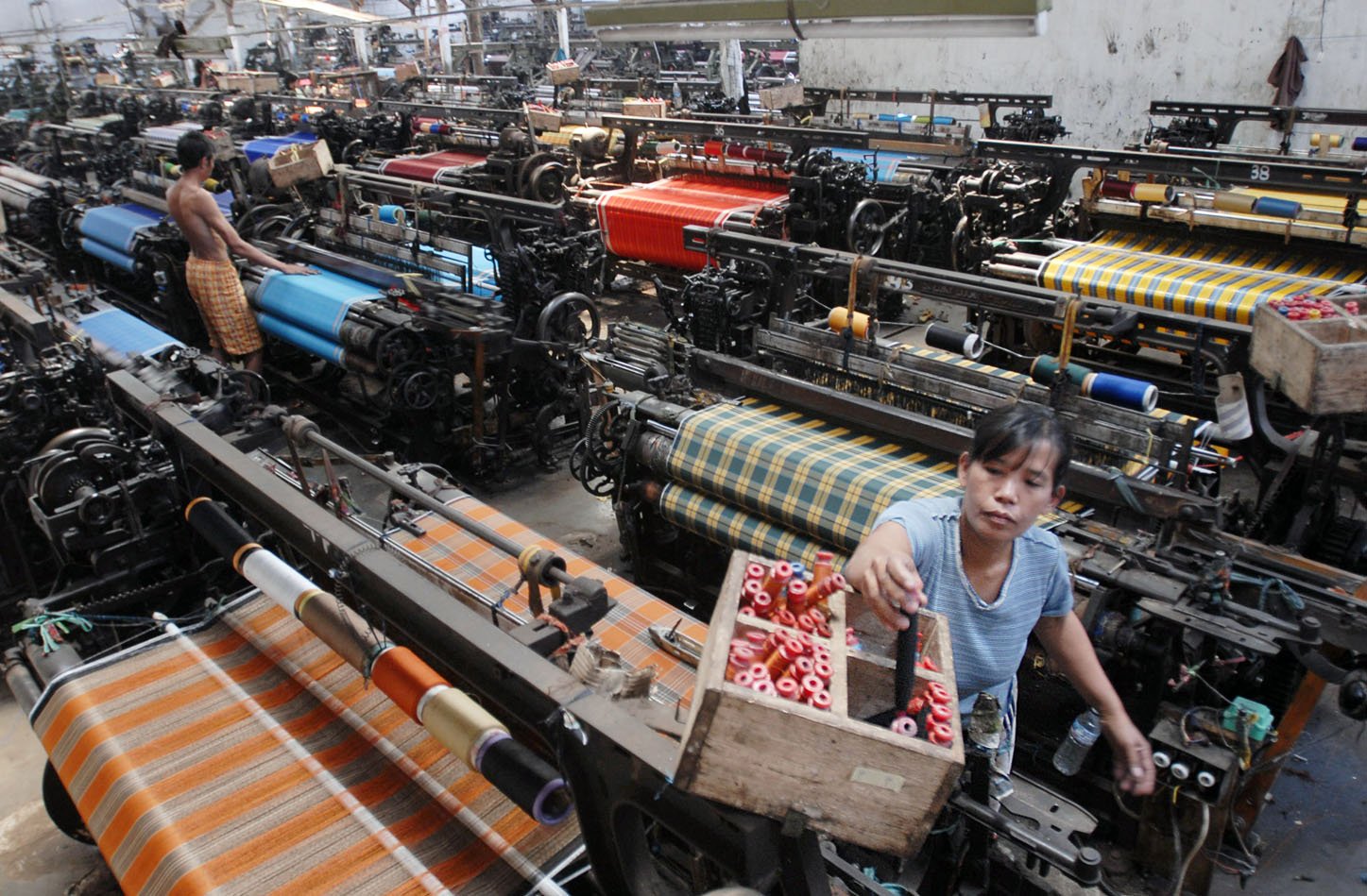  FOTO: Produksi kain sarung Majalaya meningkat