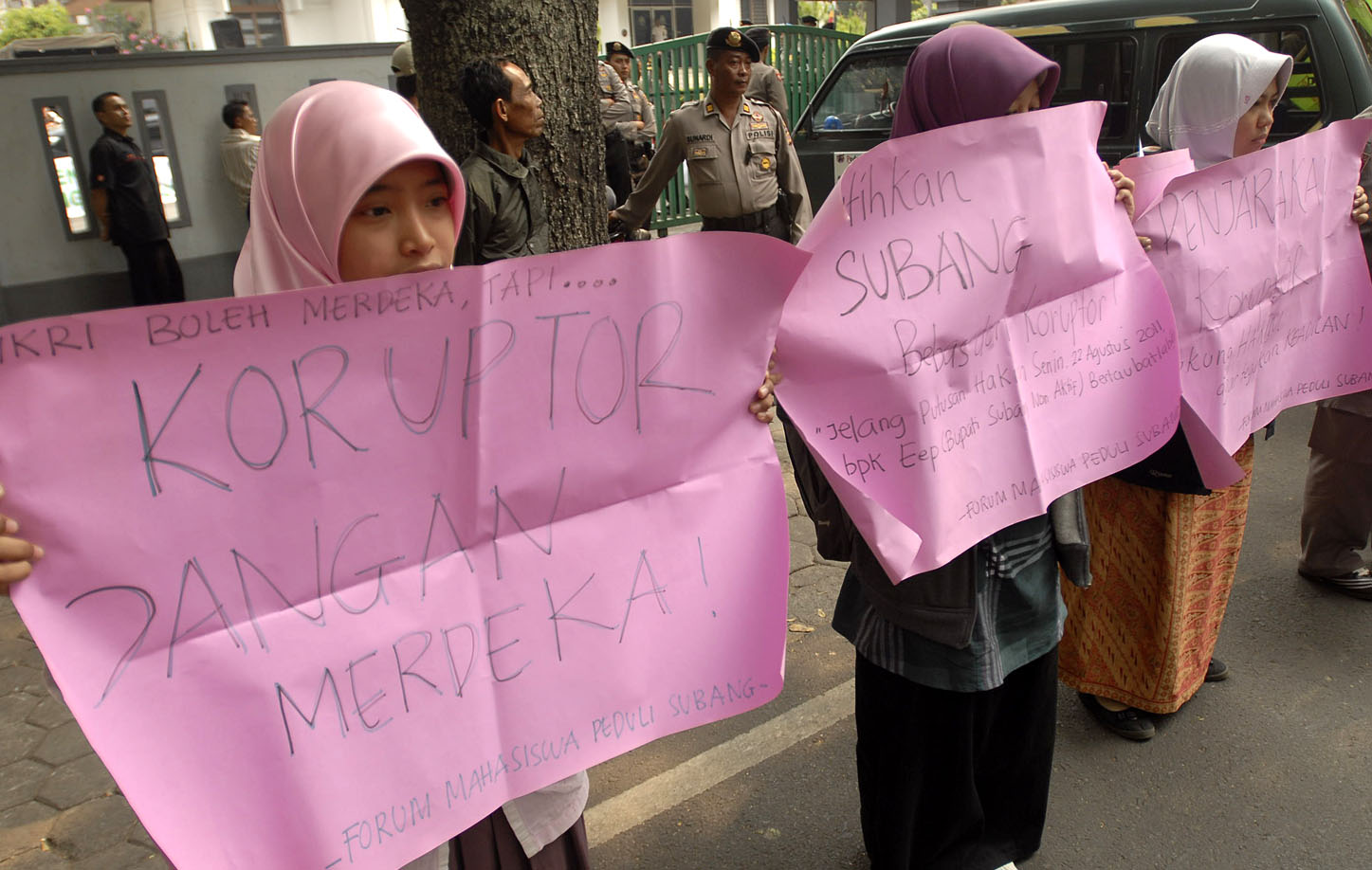  FOTO: Unjuk rasa LSM Subang di Tipikor Bandung