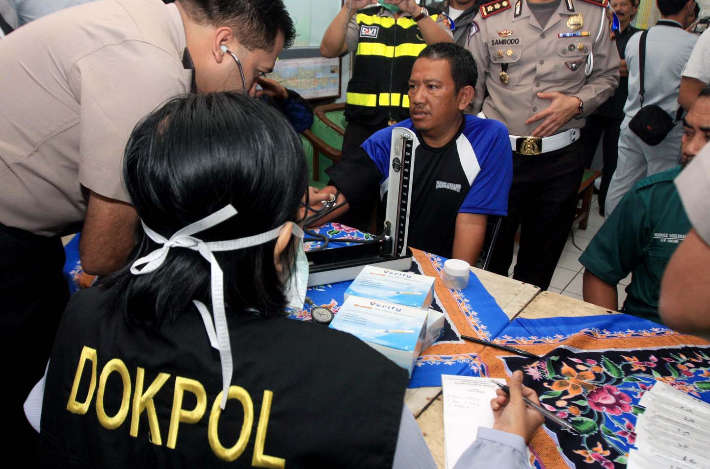  FOTO: 100 Pengemudi angkutan mudik dites kesehatan