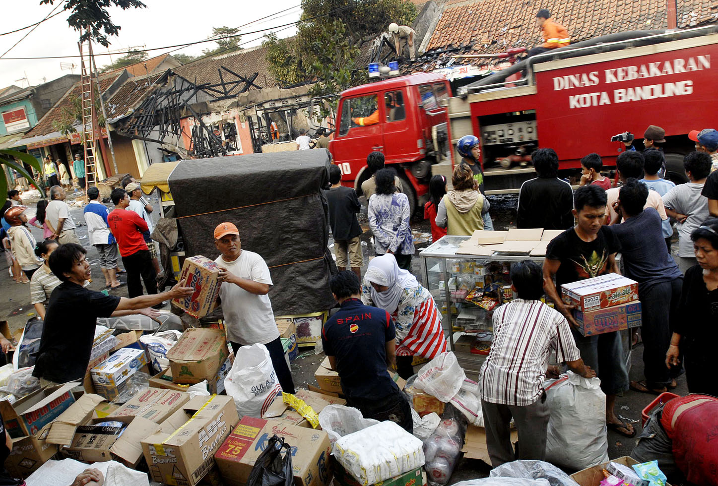  FOTO: Tiga kios Pasar Sederhana hangus terbakar