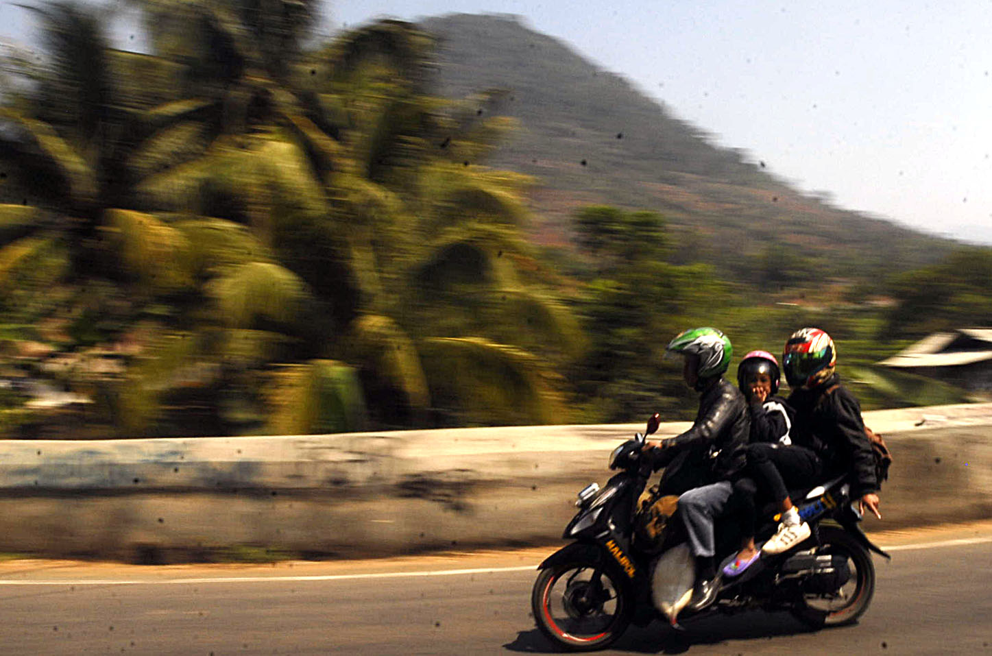  FOTO: Pemudik motor angkut beban berlebih