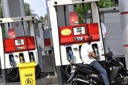  ARUS BALIK: Pertamina Cirebon jamin stok premium aman